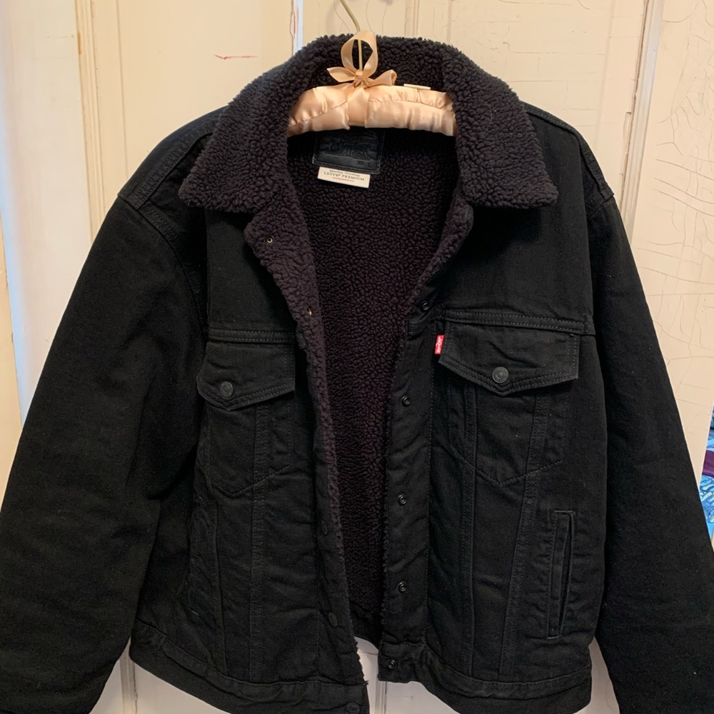 Levi’s ex-boyfriend black trucker jacket, size large.